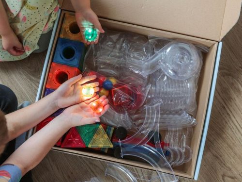 EliFix mágneses építőjáték - golyópálya 222 db + világító golyók